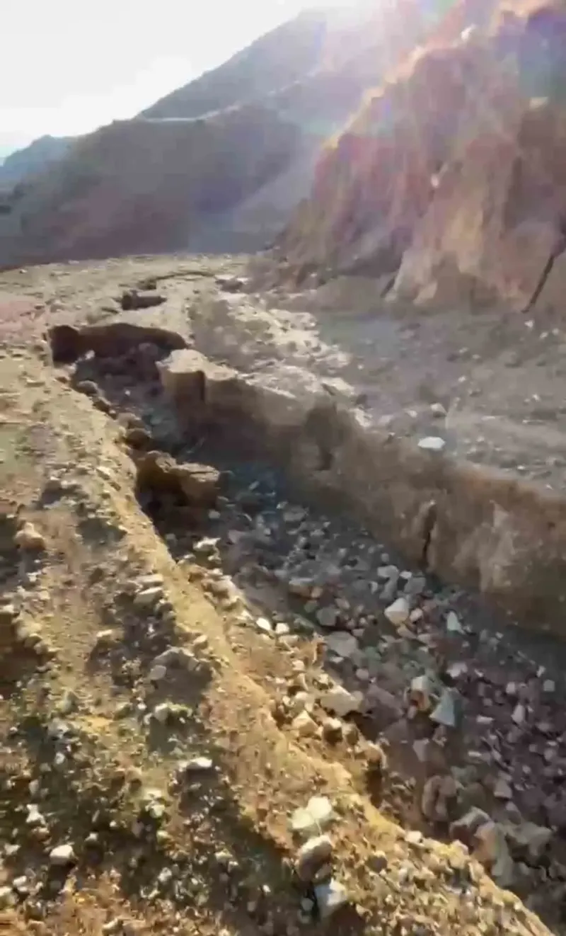 Elazığ Arıcak’ta Meydana Gelen Sel Felaketi Yayla Yolunu Yararak Ulaşıma Kapattı