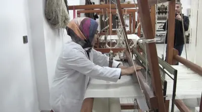 Siirtli Kilim Ustası Beşire İlik Keten Dokuma Sanatını Yaşatıyor