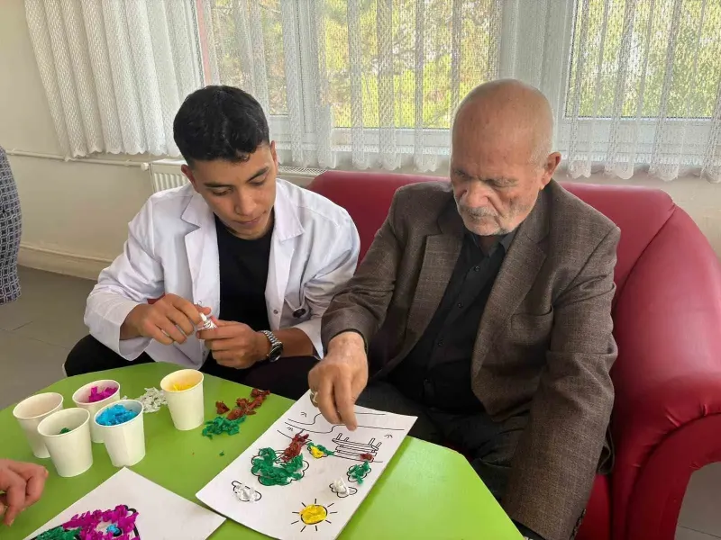 Eskişehirli Öğrencilerden Yaşlılar İçin Anlamlı Etkinlik