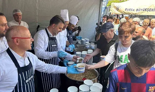 Bursa Büyükşehir'den 17 ilçede aşure ikramı
