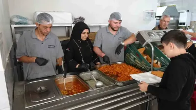 Sorgun Belediyesinden Öğrencilere Ve Yaşlılara Sıcak Yemek Desteği