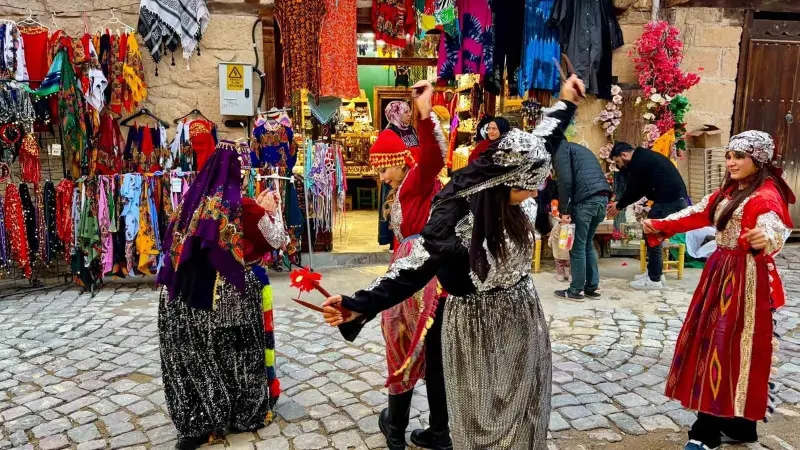 Frig Vadisi Ayazini Köyünde Soğuk Havaya Rağmen Yoğun İlgi