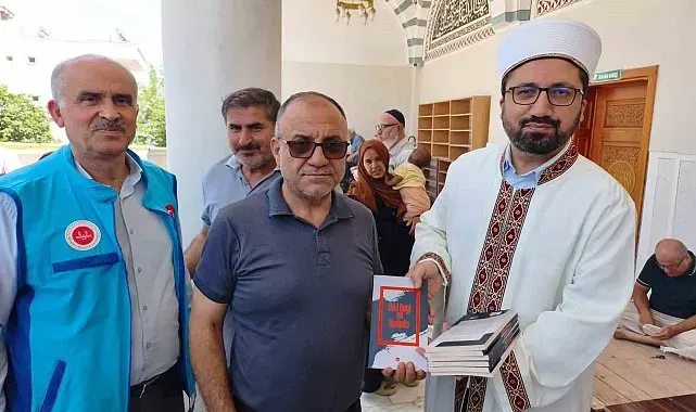 Adıyaman'da cemaate aşure ikramı