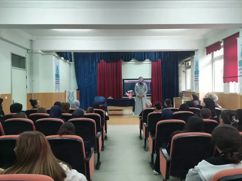 Kütahya'daki Okulda Peygamberimiz ve Aile Semineri Düzenlendi