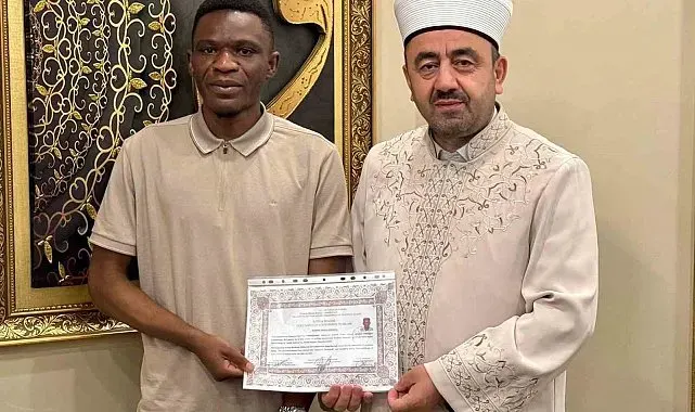 Müslüman olan Zambiyalı Singoma Musa ismini aldı