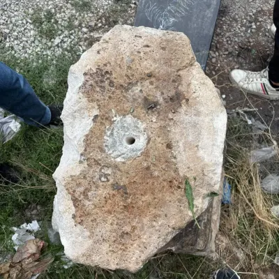 Konya'da Tarihi Heykel Kaidesini Kepçeyle Çalan 3 Şüpheli Yakalandı