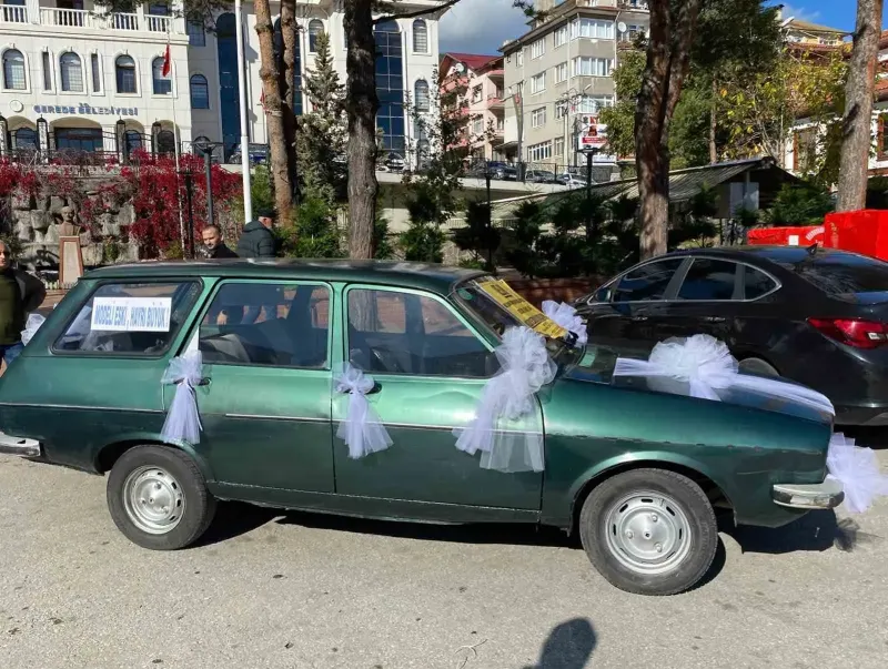 Bolu'da Hayırseverin Bağışladığı Klasik Otomobil Müzayedeyle Satılacak