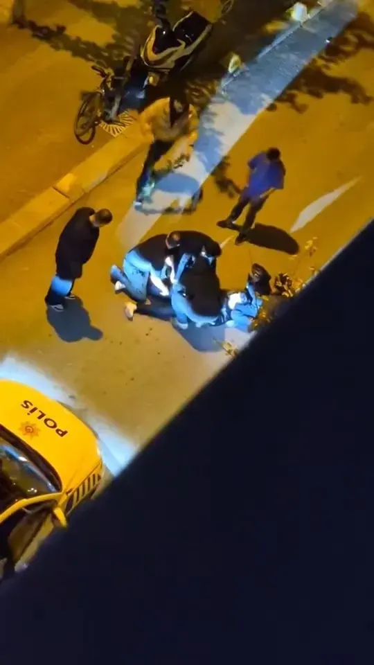 Eskişehir'de Sokak Ortasında Bıçaklı Kavga: 20 Yaşındaki Genç Yaralandı