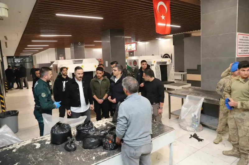 Doğubayazıt Kaymakamı Mustafa Ayvat Gürbulak Gümrük Kapısı'nı Denetledi