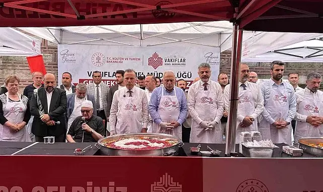 Tarihi Mısır Çarşısı'nda 20 bin kişilik aşure ikramı