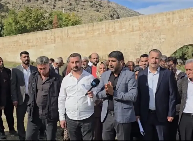 Çermik'te Sinek Çayı'na Kanalizasyon Akıtılmasına Muhtar ve Vatandaşlardan Tepki