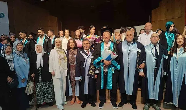 64 yaşında mezuniyet gururu yaşadı, yarım kalan eğitim hayalini dereceyle tamamladı