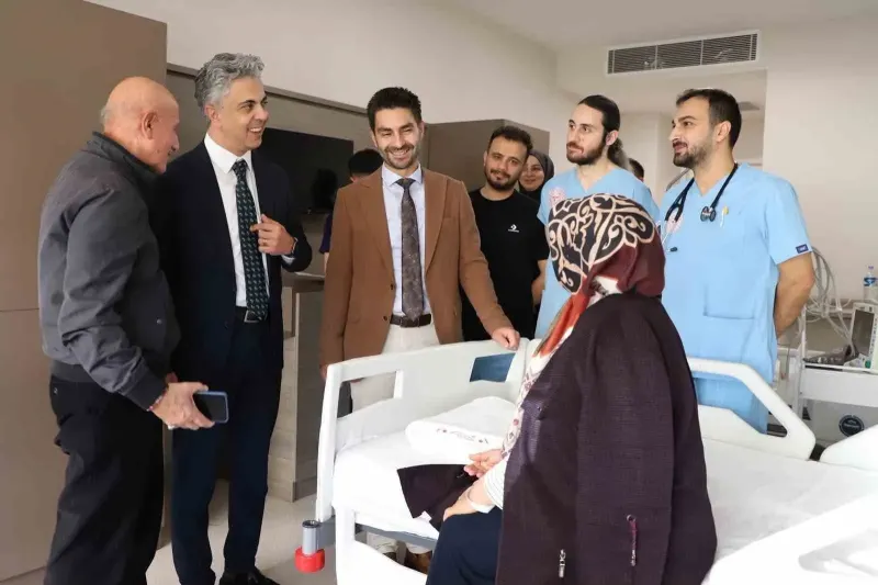 Erzincan Üniversitesi Rektörü ve Başhekimden Hastane Ziyareti