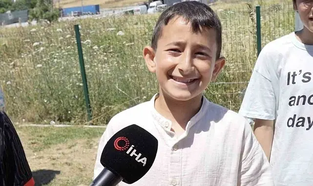 Karne heyecanı muhtarlık önünde hediyeye dönüştü