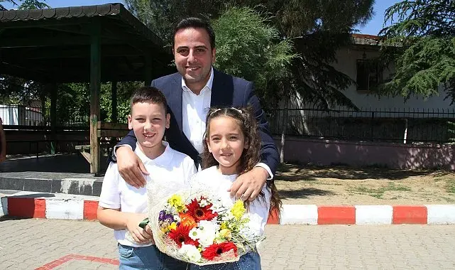 Kula'da 5 bin 557 öğrenci karne heyecanı yaşadı