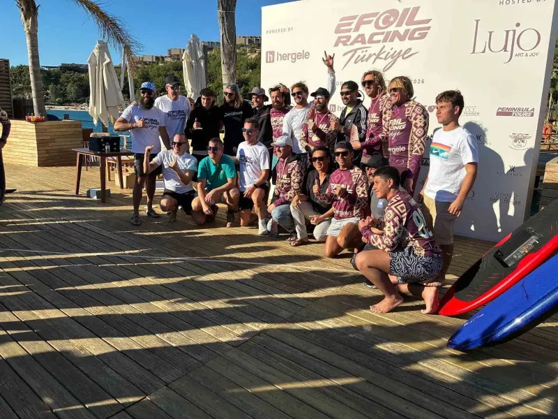 Bodrum Sularında E-Foil Heyecanı: 28 Sporcu Deniz Üstünde Yarıştı