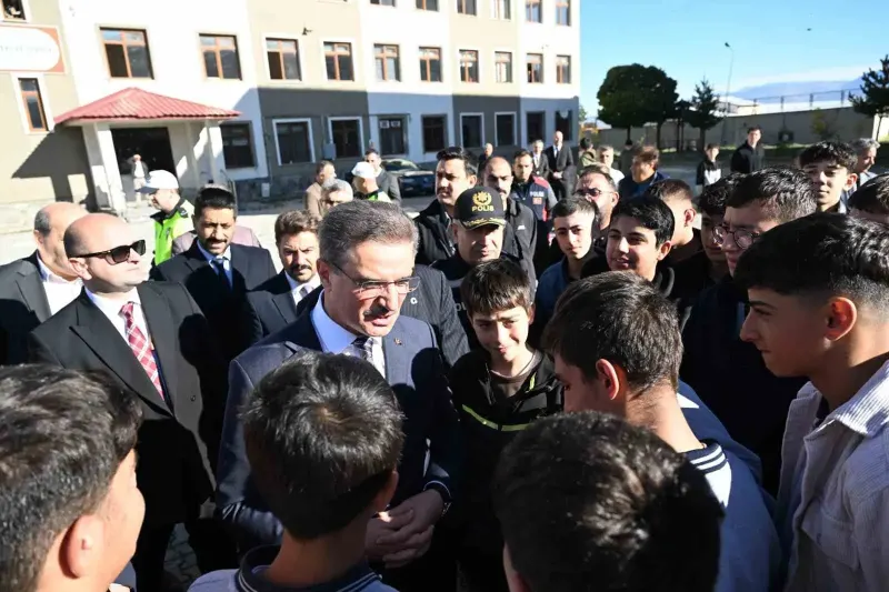 Erzurum Valisi Aydın Baruş Mesleki Eğitim Kurumunu Ziyaret Etti