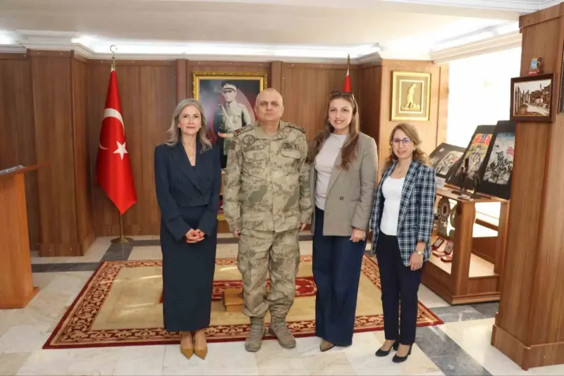 Kars Kızılay Heyetinden İl Jandarma Komutanı Coşkun’a Ziyaret