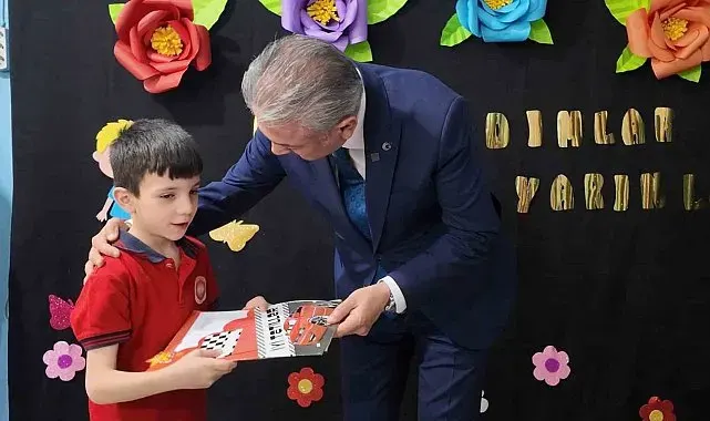 Mardin Valisi Akkoyun öğrencilerin karne sevincine ortak oldu