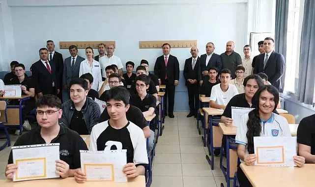 Erzincan'da 41 bin 526 öğrenci karne heyecanı yaşadı