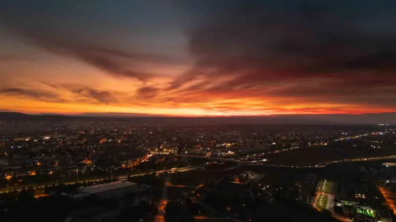 Eskişehir'de Gün Batımı Gökyüzünde Renk Cümbüşü Oluşturdu