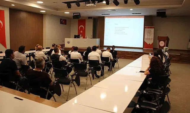 Fethi Sekin Şehir Hastanesi personeline temizlik ve enfeksiyon kontrolü eğitimi