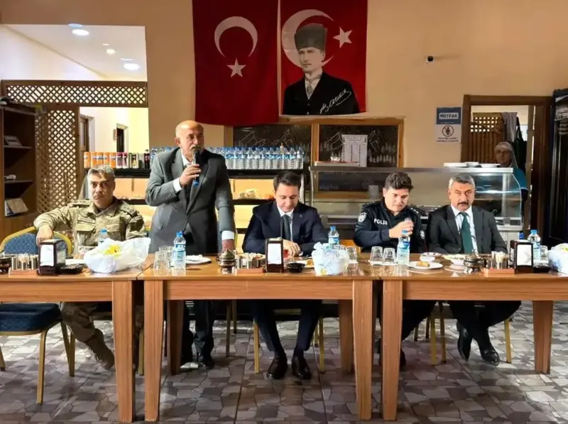 Erzurum Şenkaya'da Muhtarlar Günü İçin Dayanışma Yemeği Düzenlendi