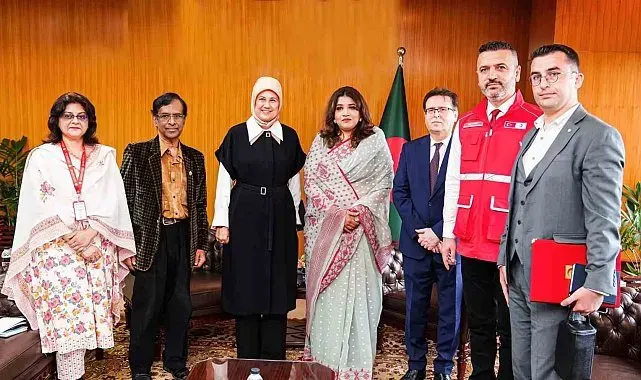 Türk Kızılay Genel Başkanı Yılmaz, Bangladeş'te Arakanlı mültecilerin kamplarını ziyaret etti