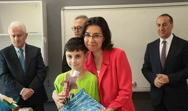 Uşak'ta 64 bin 344 öğrenci karne sevinci yaşadı