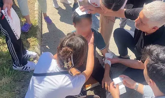 Takdir belgesi sevinci hastanede bitti: Yolun karşısına geçerken otomobil çarptı