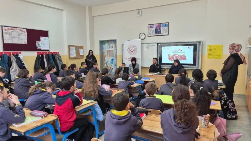 Kütahya Fuatpaşa Ortaokulunda Vatan ve Kahramanlık Buluşması Gerçekleşti