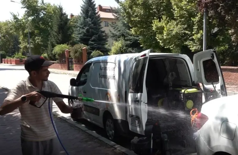 Eskişehir'de Genç Girişimciden Yerinde Mobil Araç Yıkama Hizmeti