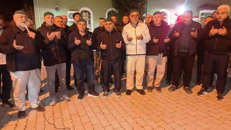 Kütahya Hisarcık'tan Umre Yolculuğu İçin 23 Kişilik Kafile Uğurlandı