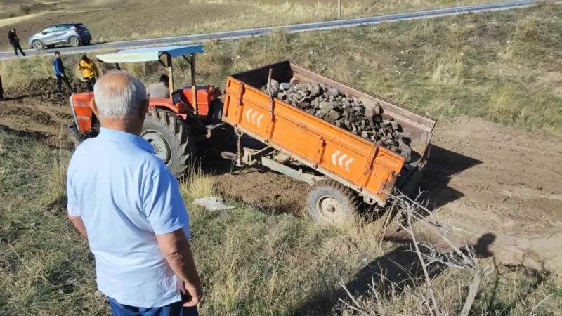 Yozgat’ta Seksen Yaşındaki Hayırsever İmece Usulüyle Çeşme Yaptırıyor