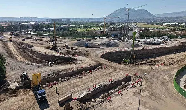 Kartal Katlı Kavşağı projesini inceleyen Başkan Büyükkılıç: "Yıl sonuna trafiğe açılacak"