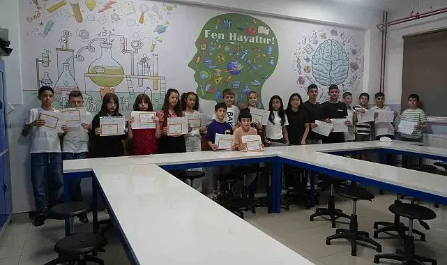 Samsun'da 13 ikiz öğrencinin karne heyecanı