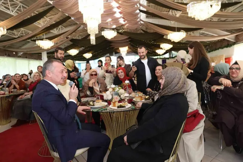 Kocaeli Belediye Başkanının Programda Annesiyle Olan Diyaloğu Gülümsetti