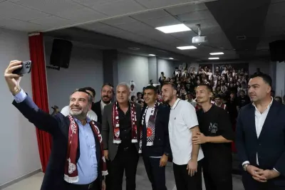 Elazığspor Heyeti Okul Ziyaretinde Öğrencilerle Buluştu