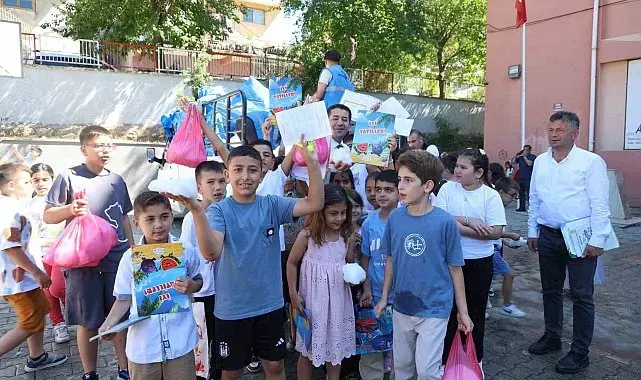 Adana sıcağında öğrencilere buz gibi karne hediyesi