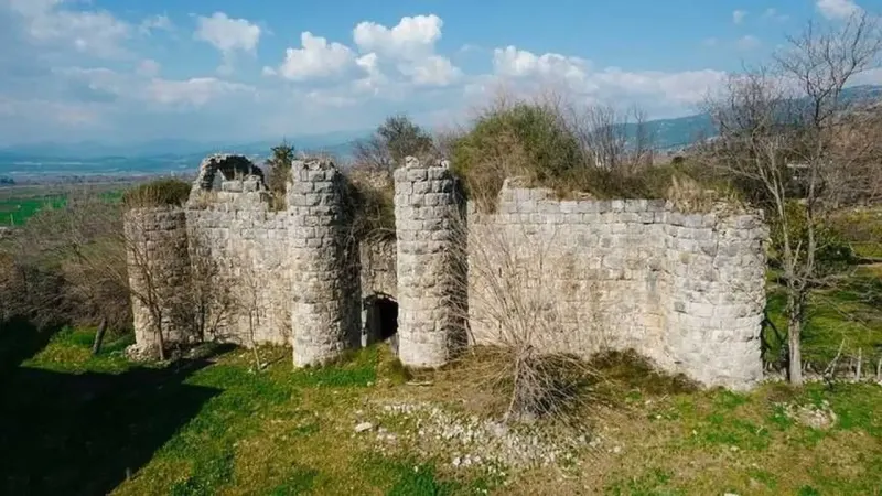 Kahramanmaraş Andırın'daki Tarihi Anacık Kalesi Zamana Direniyor