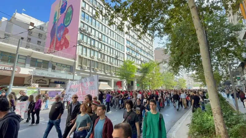 Atina'da Binlerce Öğrenci ve Öğretmenden Eğitim Sistemi Protestosu