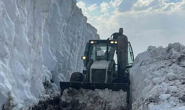 Karlı yollar göçerler için açılıyor