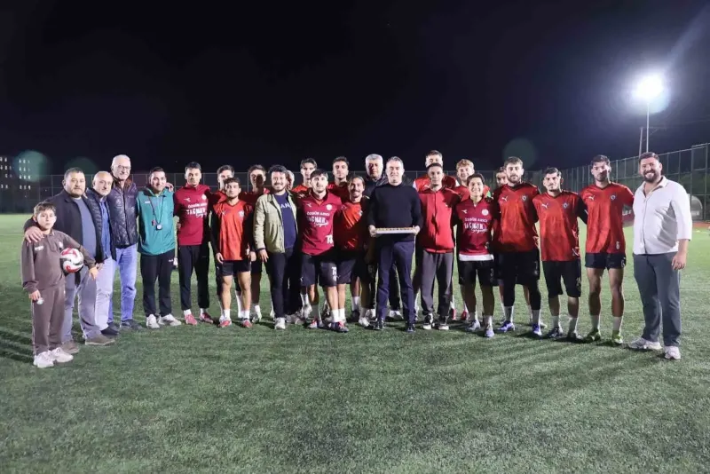 Kaza Atlatıp Göreve Dönen Özgür Arıcı’dan Koçarlı Belediyespor’a Moral Ziyareti