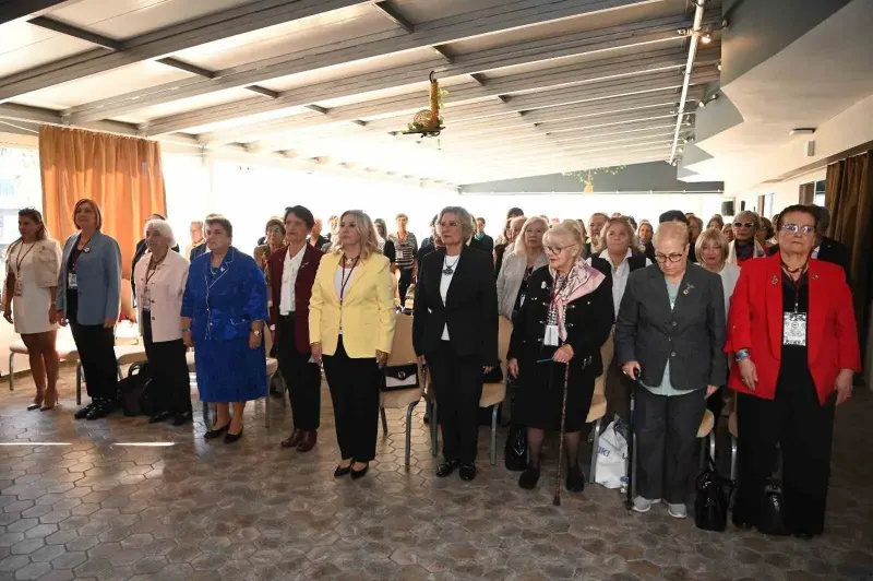 Kuşadası'nda Kadınlar Var, Herkese Barış Temalı Zirve Başladı