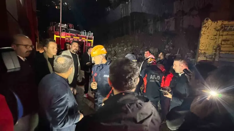 Zonguldak te Çöken İki Katlı Binanın Enkazından Yaşlı Kadının Cansız Bedeni Çıkarıldı