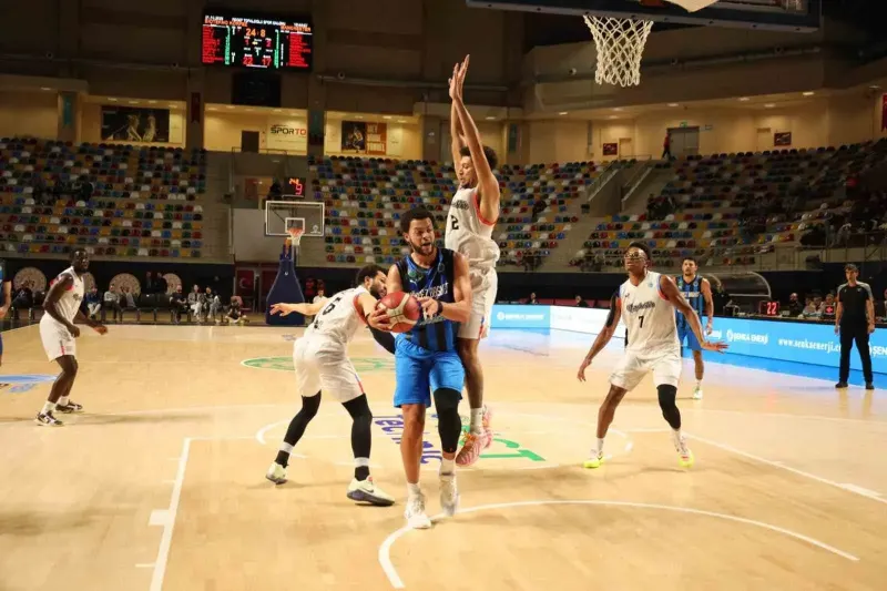 Körfez Basket Avrupa'da Rakibini Farklı Geçti