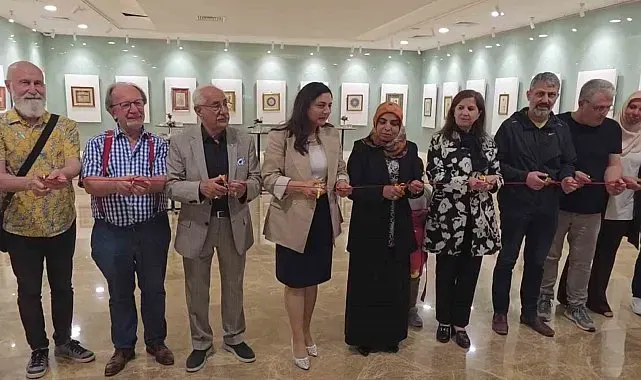 Kütahya'da tarih ve sanat buluştu: 'Köklerden gelen motiflerin zarafeti' sergisi ziyarete açıldı