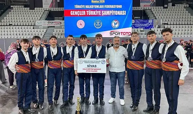 Sivas Halk Oyunları ekibi Türkiye şampiyonu oldu