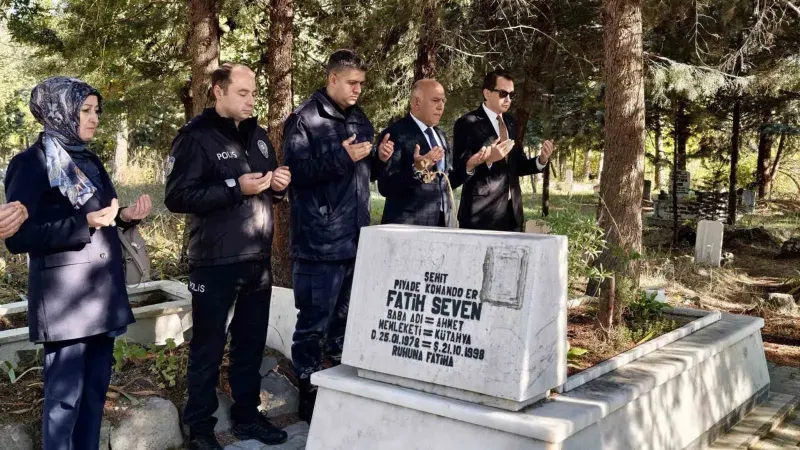 Kütahya'da Şehit Piyade Komando Er Fatih Seven Kabri Başında Anıldı