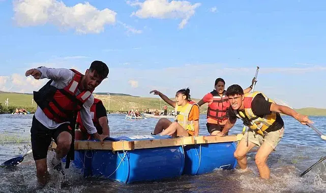 Kendi yaptıkları salla kıyasıya yarıştılar